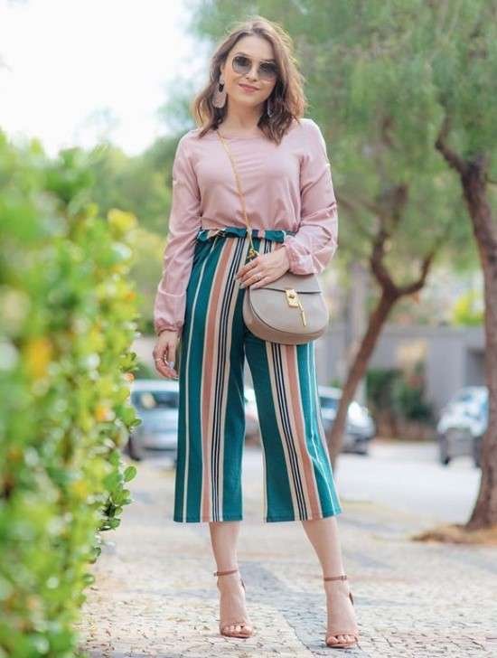 Look calça pantacourt.