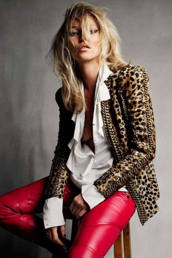 Estilo rocker com animal print.