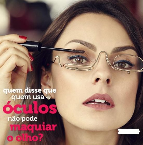 Óculos de automaquiagem.