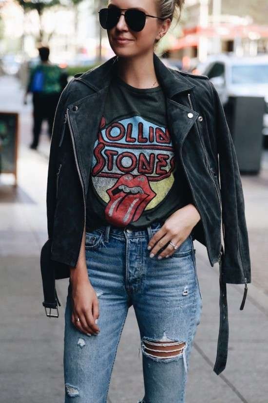 Look com camiseta.
