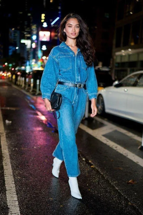 Como usar macacão jeans comprido.
