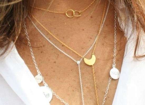 Como misturar colar prateado com dourado.