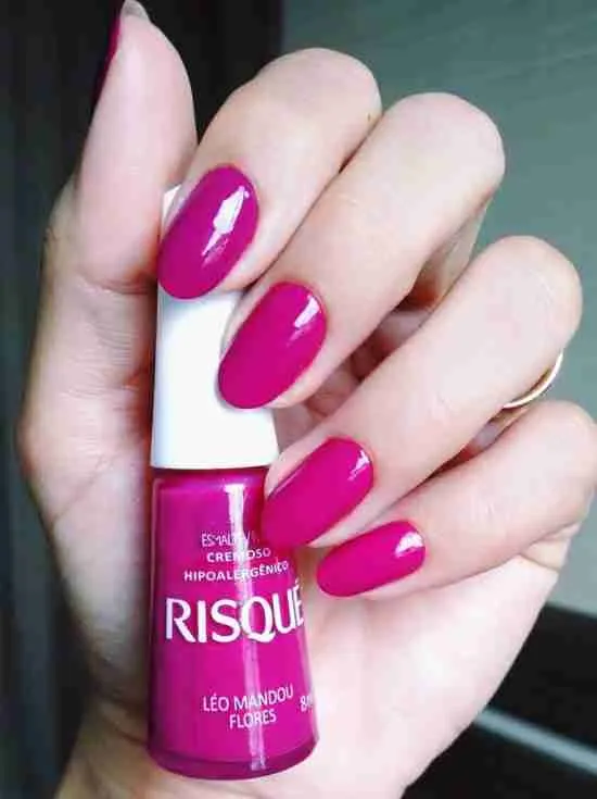 Esmalte fúcsia Leo Mandou Flores.
