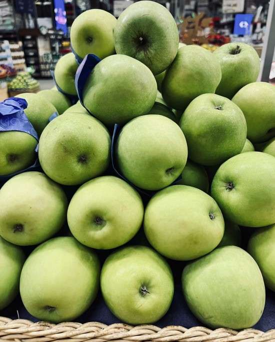Como escolher frutas maçã verde.