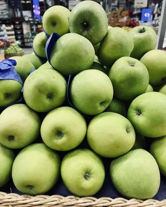 Como escolher frutas maçã verde.
