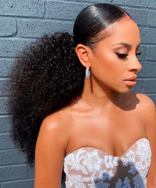Penteado para festa cabelo cacheado.