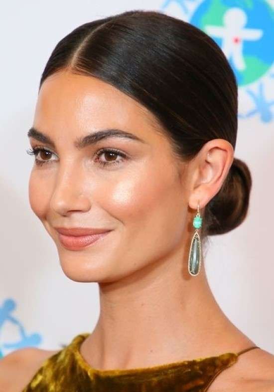 Penteado para festa elegante.