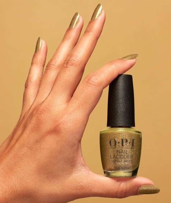 Esmalte dourado.
