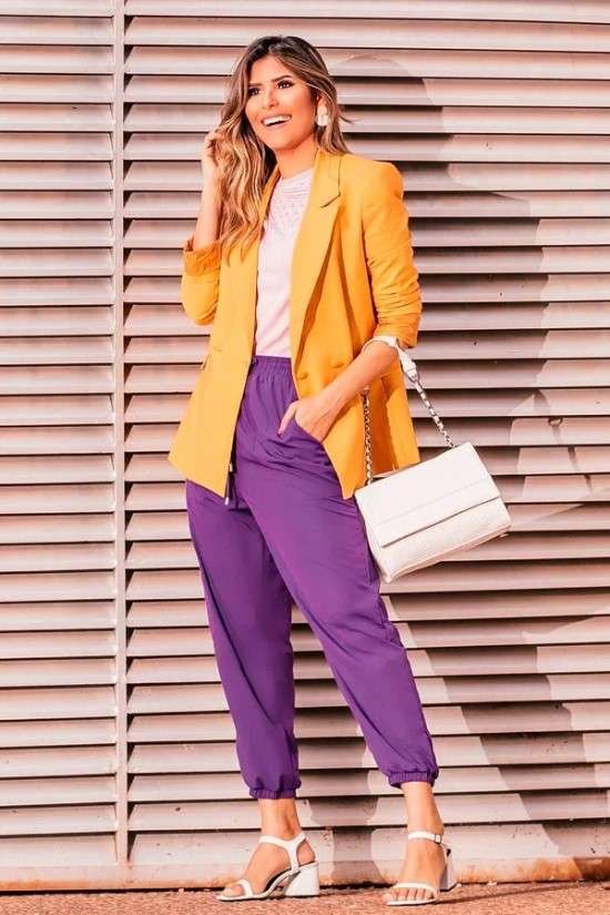 Look calça jogger com blazer.