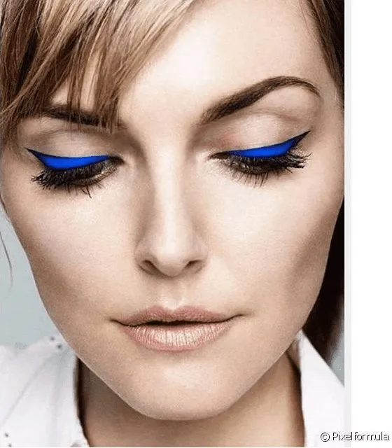 Maquiagem azul.