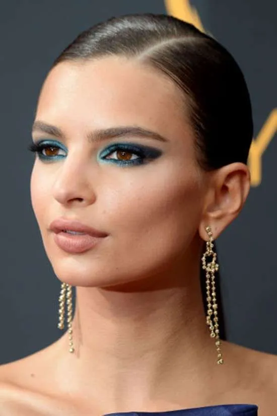 Make azul sofisticada.