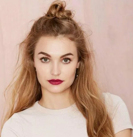Penteado semi preso.
