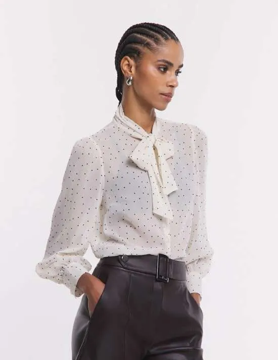 Como usar camisa gola de laço dicas de moda.