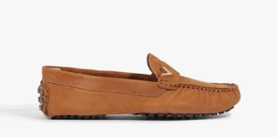 Diferença entre loafer e mocassim.