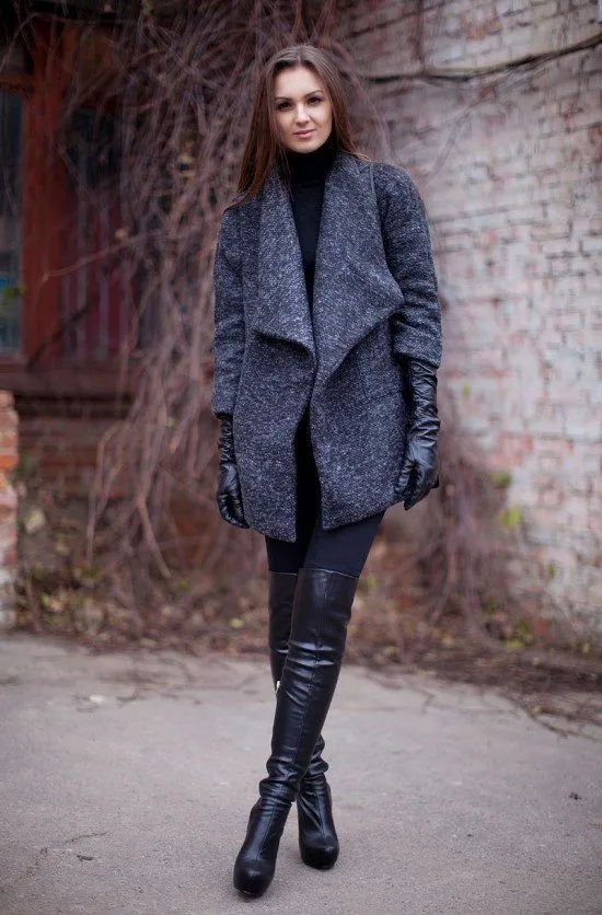 Look monocromático com a bota over the knee.