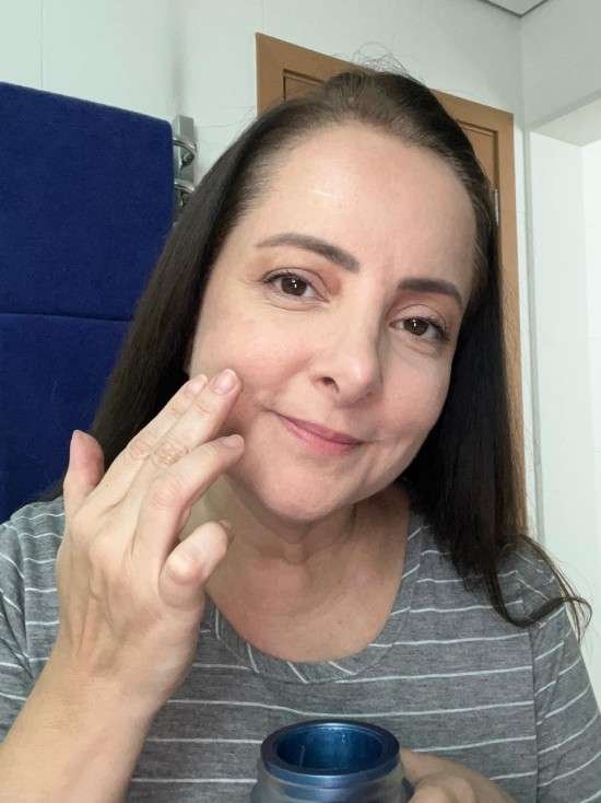 Cremes noturnos para o rosto.
