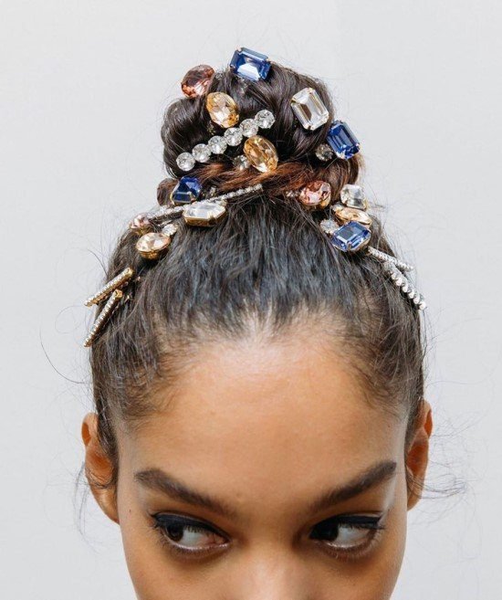 Coques de cabelo.