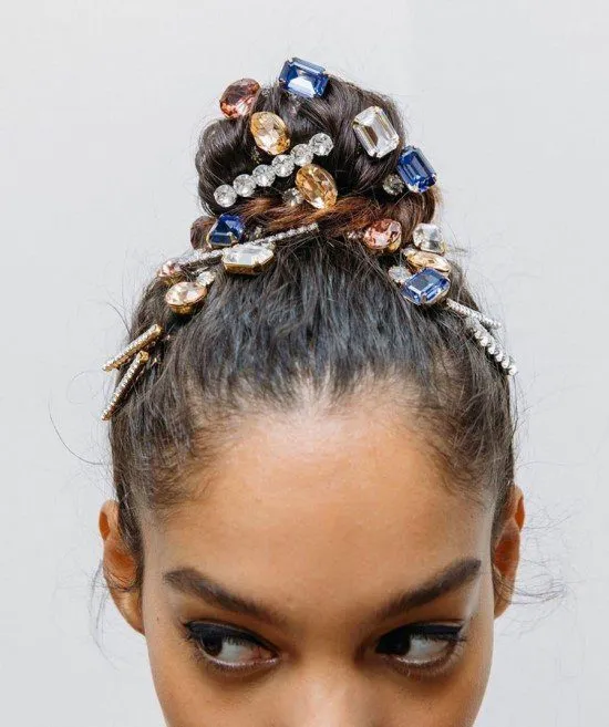 Coques de cabelo.
