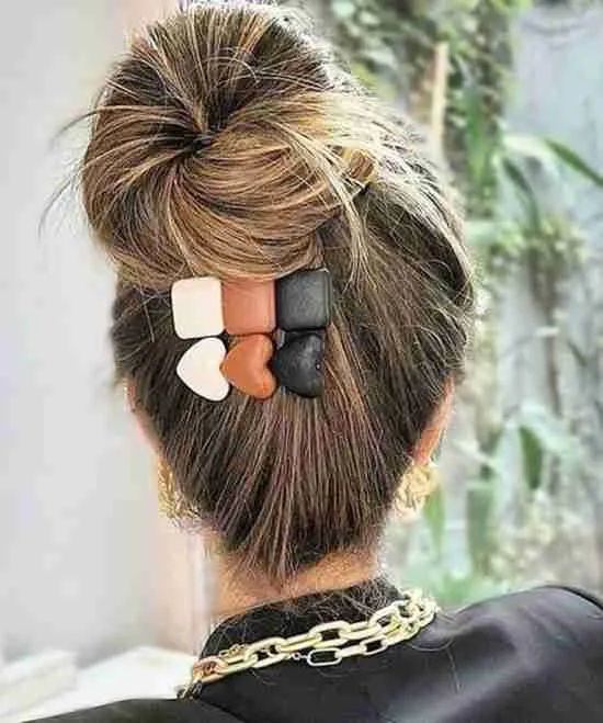 Coques de cabelo.