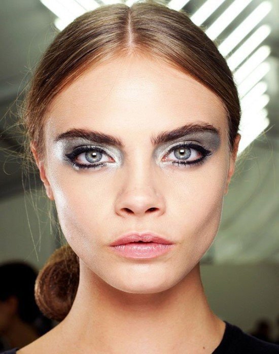 Make com sombra prata.
