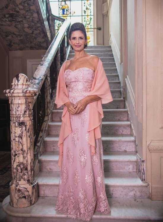 Como usar echarpe com vestido de festa no inverrno.