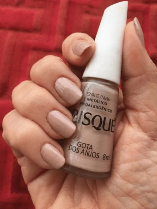 Esmalte nude da Risque.