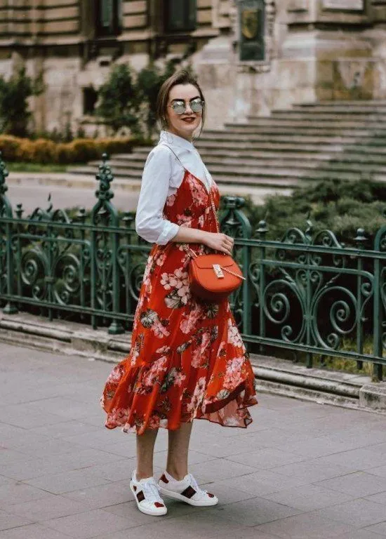 Sobreposição vestido e camisa.