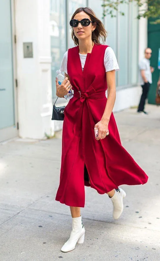 Sobreposição camiseta e vestido.