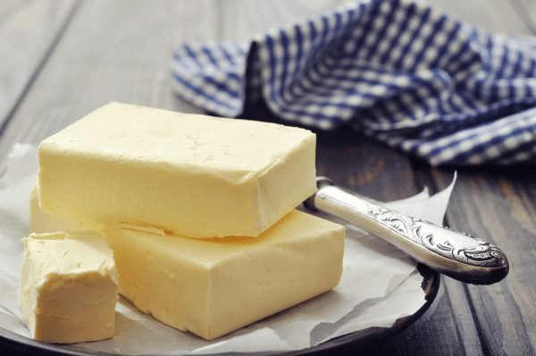 Quais alimentos são mais saudáveis? Manteiga ou margarina?