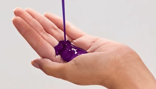 Shampoo matizador de cabelo.