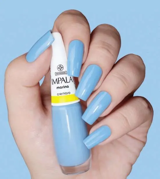 Esmalte azul claro Marina Impala.