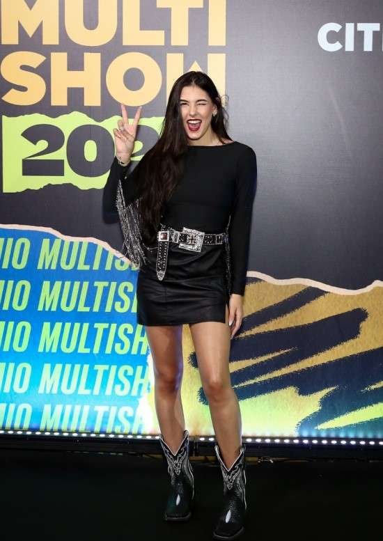 Look country todo preto.