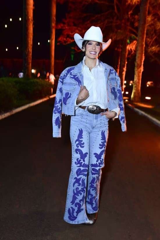 Look all jeans estilo Western.