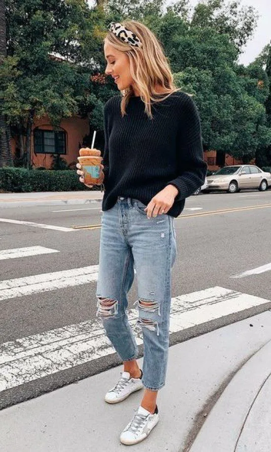 Look casual com tiara.