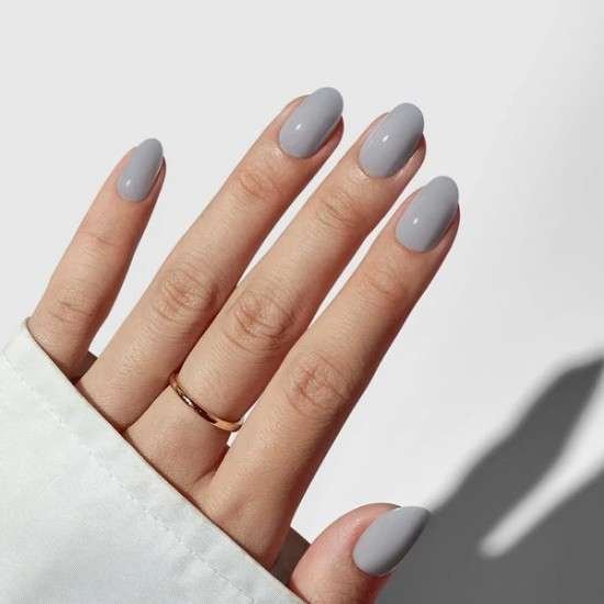 Esmalte cinza.