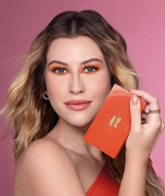 Maquiagem coral paleta de sombras.