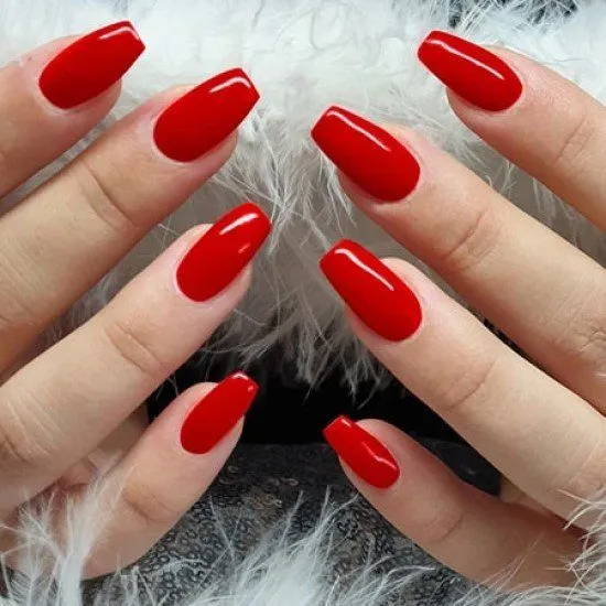 Unhas ballerina vermelhas.
