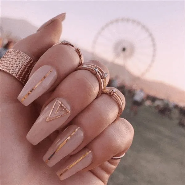 Unhas decoradas bailarinas.