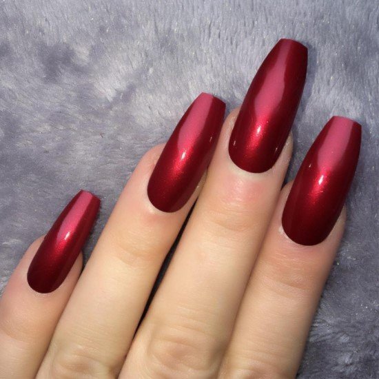 Unhas ballerinas cintilantes.