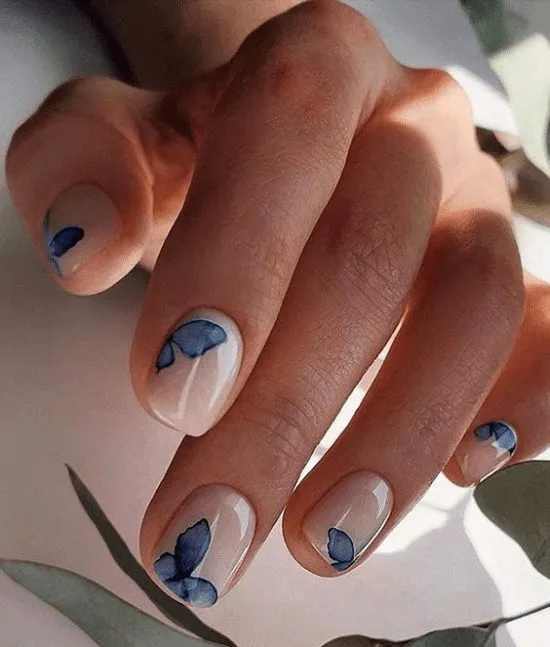 Unhas decoradas simples.