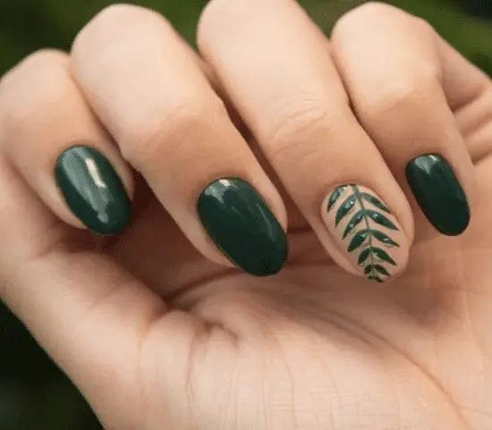 Unhas decoradas simples.