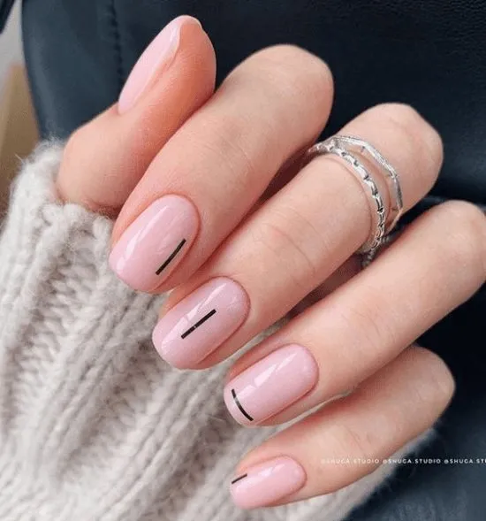 Unhas decoradas simples.