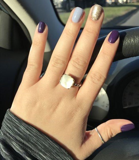 Unhas decoradas simples.