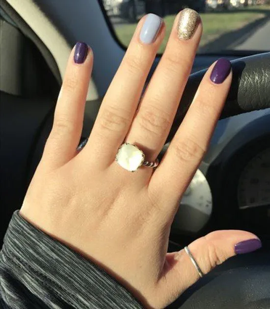 Unhas decoradas simples.