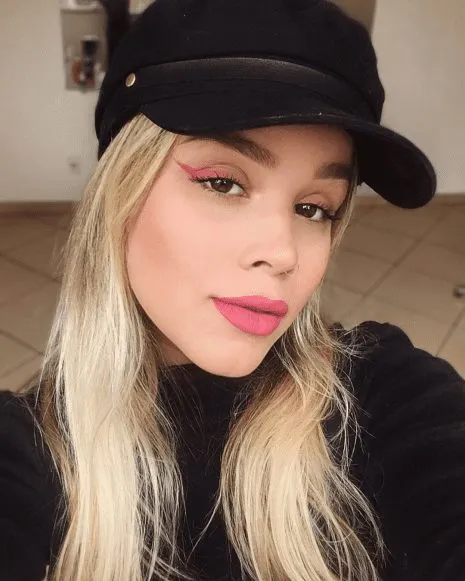 Maquiagem rosa.