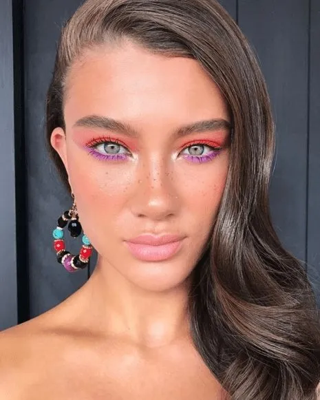 Maquiagem rosa.