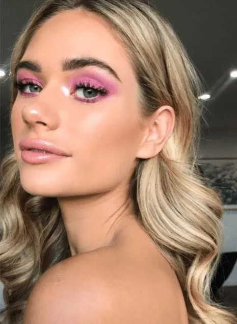 Maquiagem rosa.