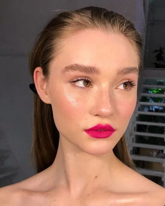 Make com batom rosa pink.