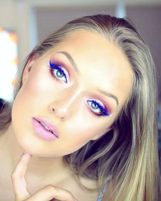 Maquiagem rosa com azul.