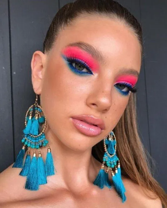 Maquiagem rosa com azul.